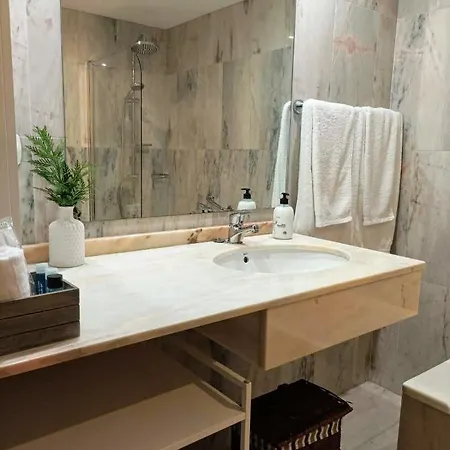 Con Terraza, Plaza America 比戈