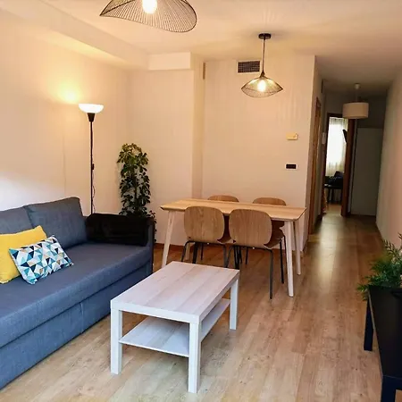 Con Terraza, Plaza America Apartment