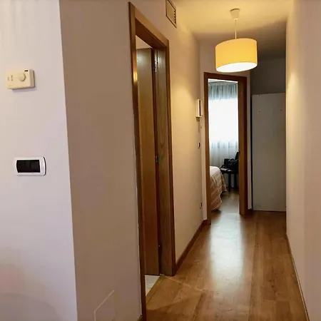 Con Terraza, Plaza America 公寓 *